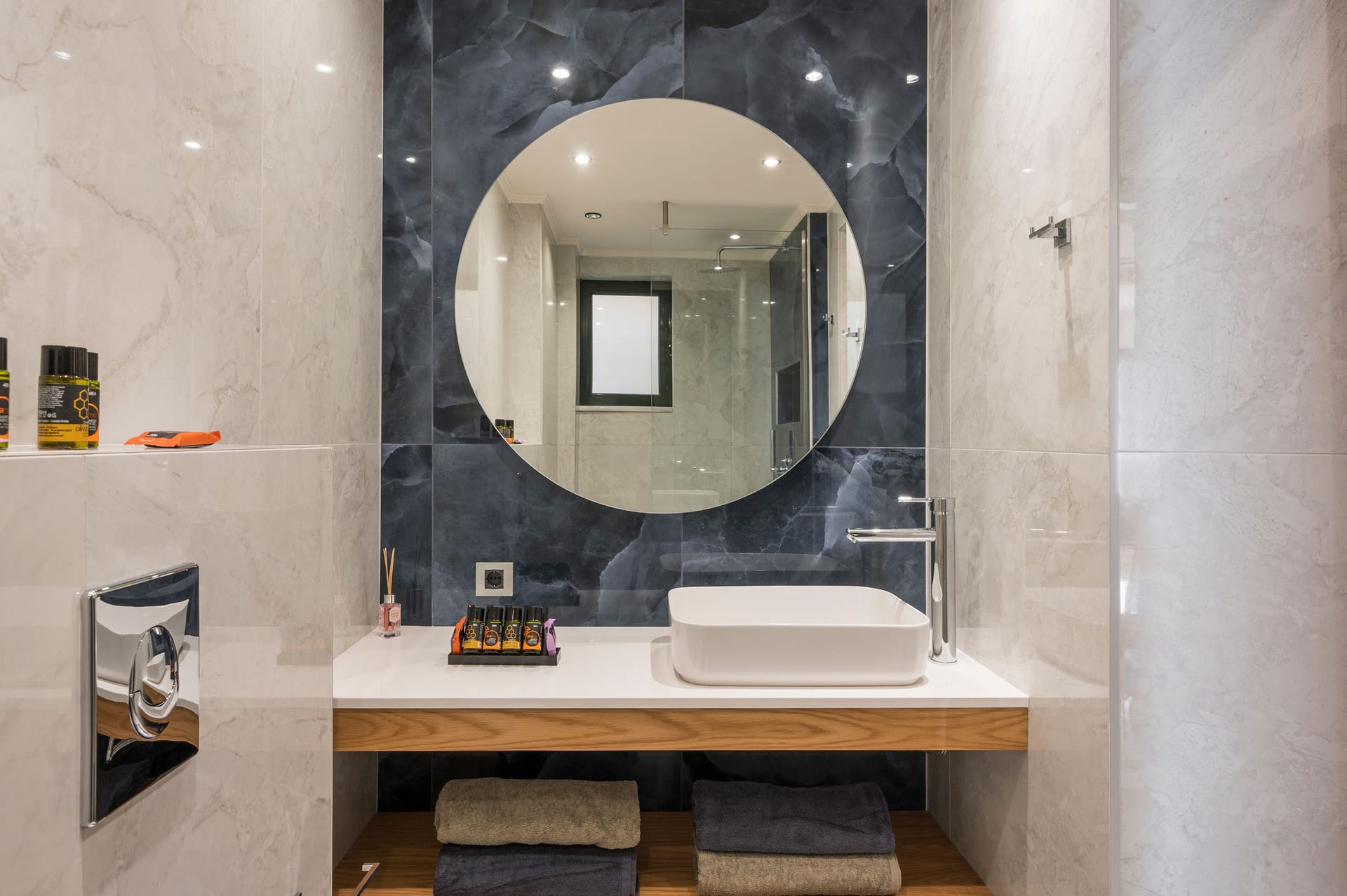 Villa with Pool and Sea View