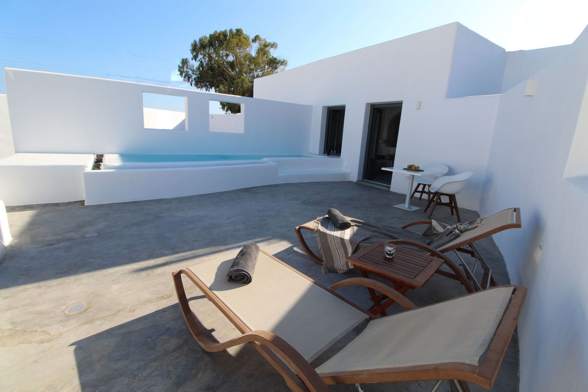 Standard suite with jetted Pool