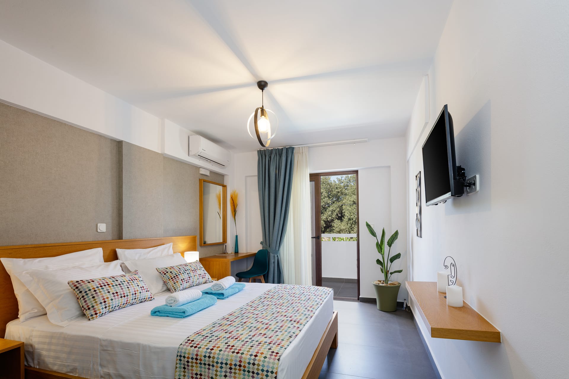 Two Bedroom Apartment with Pool View