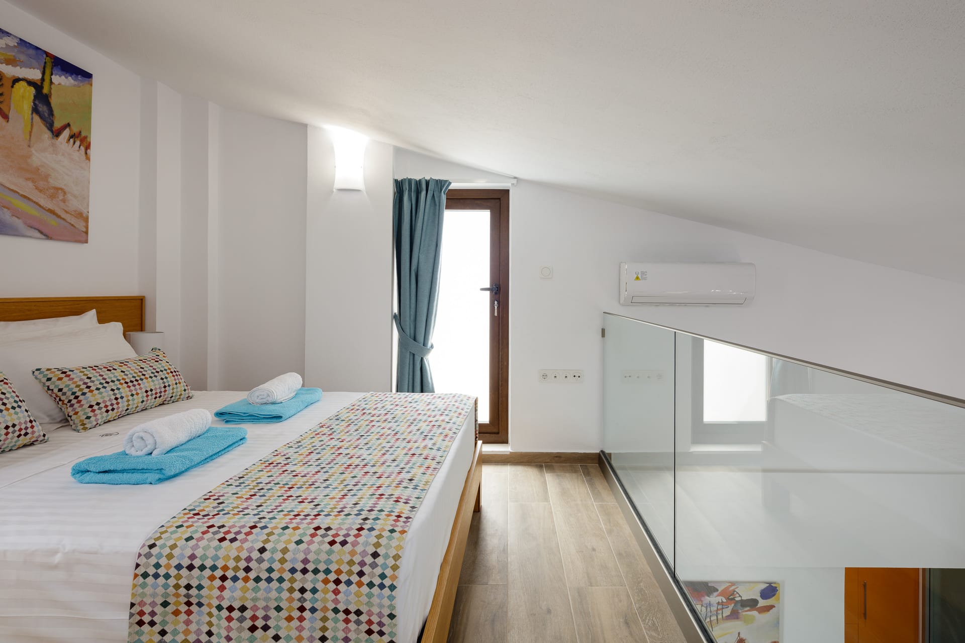 Two Bedroom Apartment with Outdoor Jetted Tub and Pool View