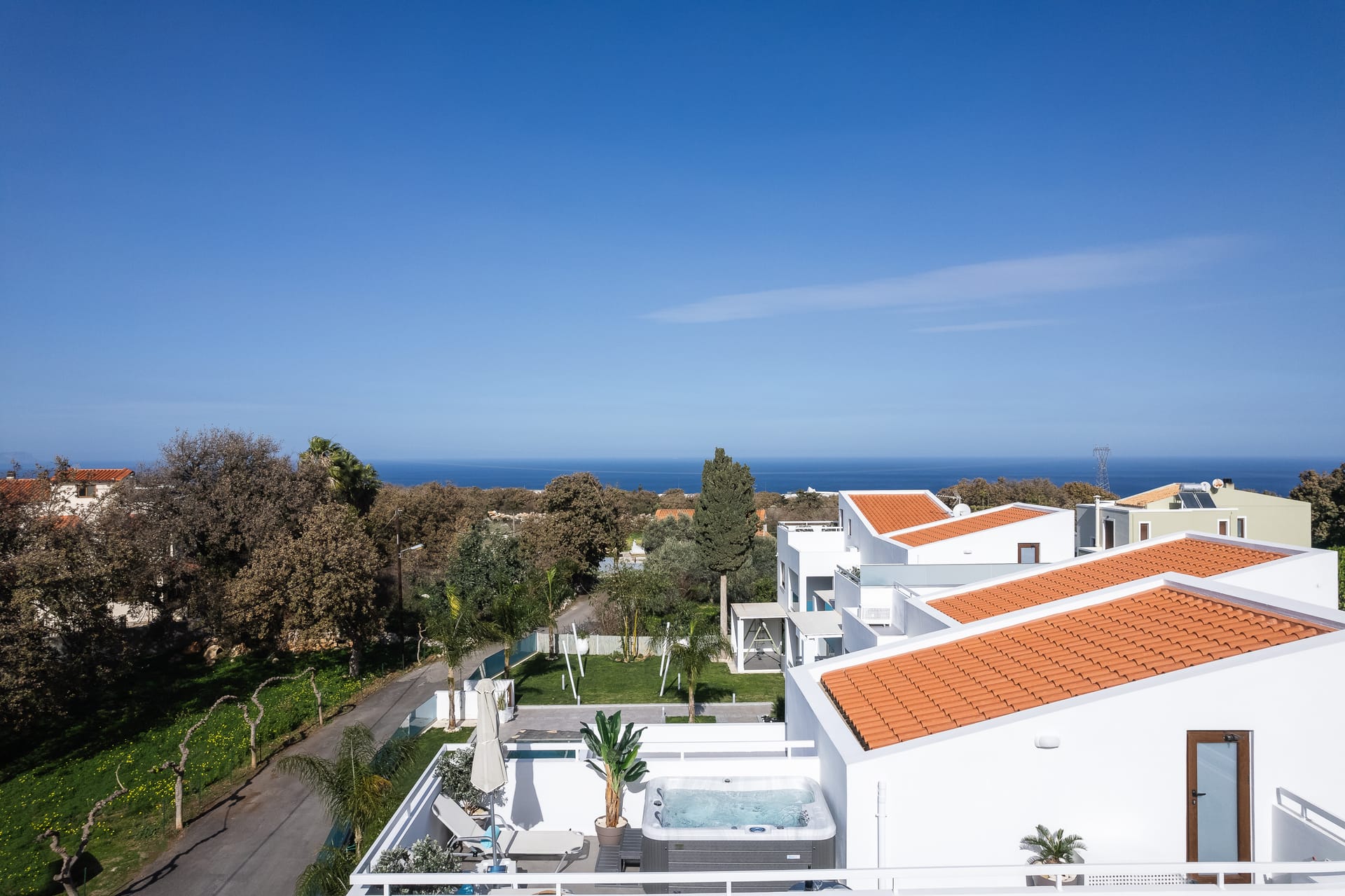 Two Bedroom Apartment with Outdoor Jetted Tub and Pool View