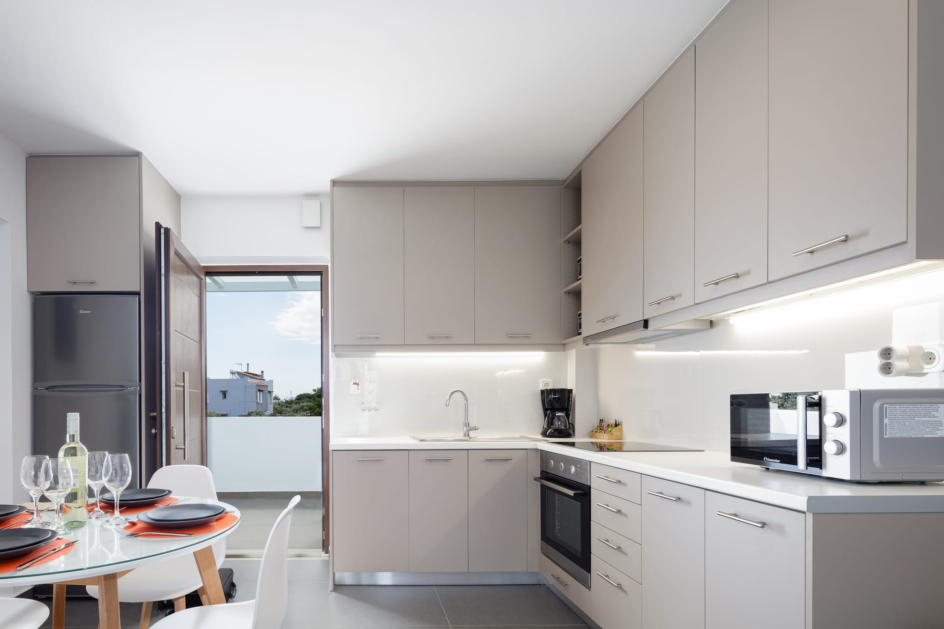 Two Bedroom Apartment with Outdoor Jetted Tub and Pool View