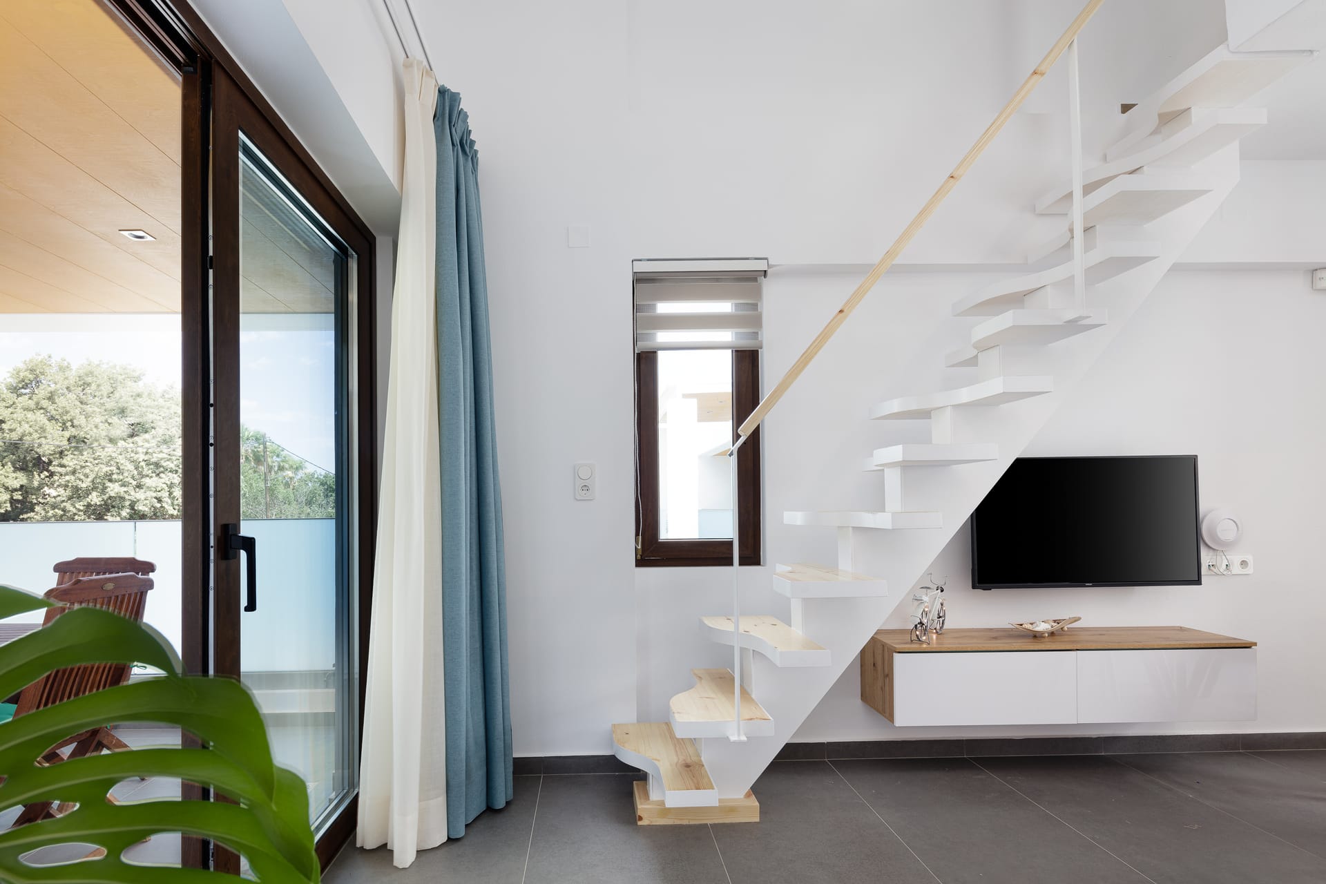 Two Bedroom Apartment with Outdoor Jetted Tub and Pool View