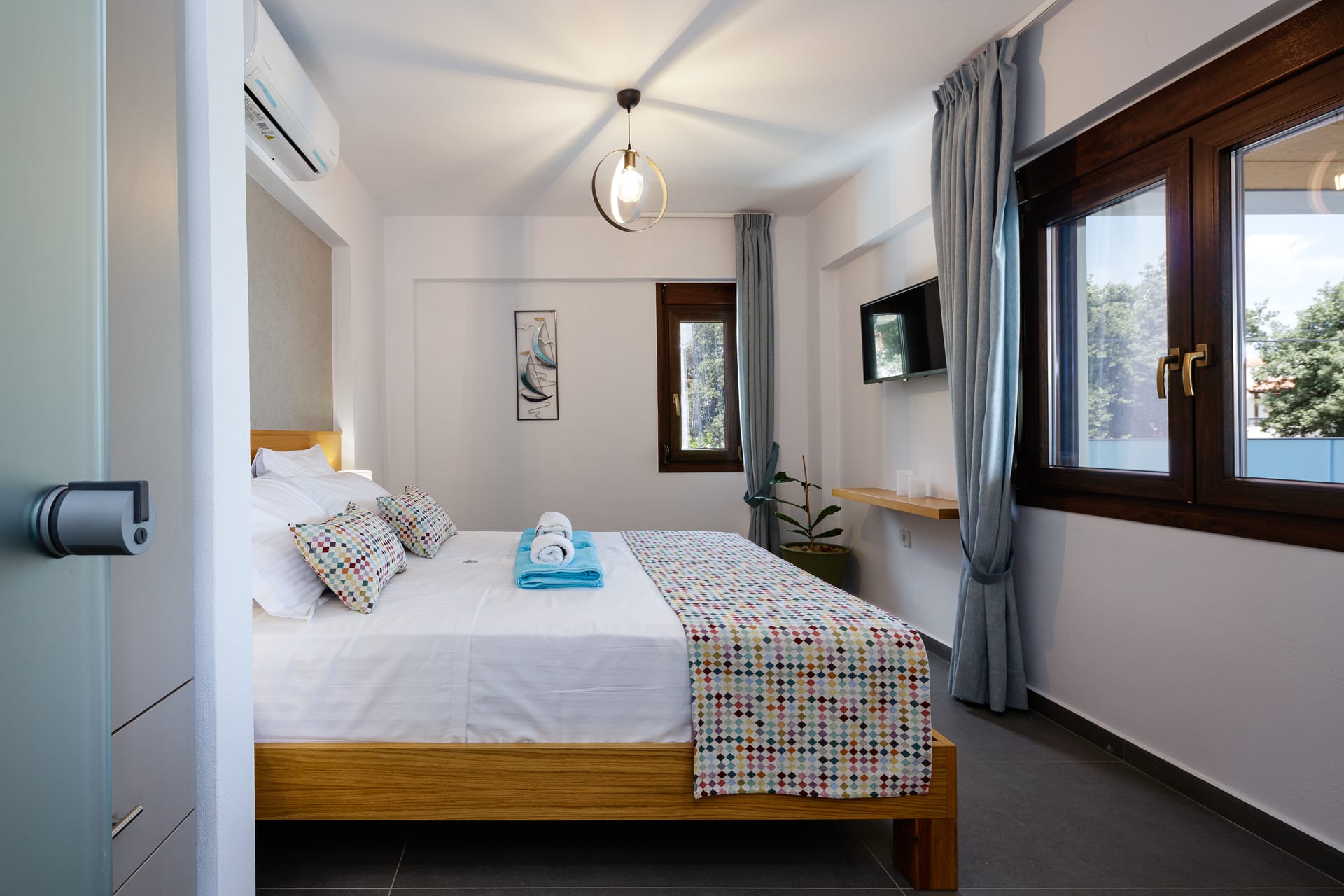 Two Bedroom Apartment with Outdoor Jetted Tub and Pool View