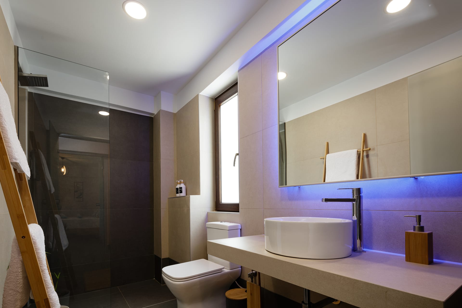 Two Bedroom Apartment with Outdoor Jetted Tub and Pool View