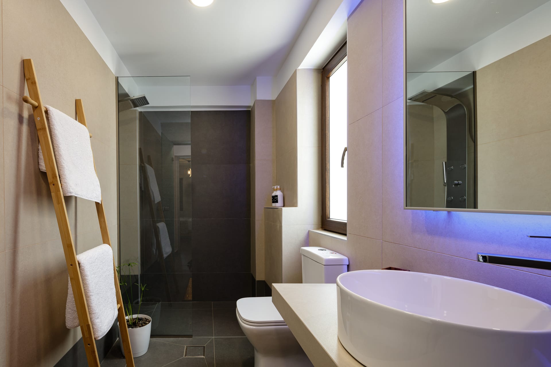 Two Bedroom Apartment with Outdoor Jetted Tub and Pool View