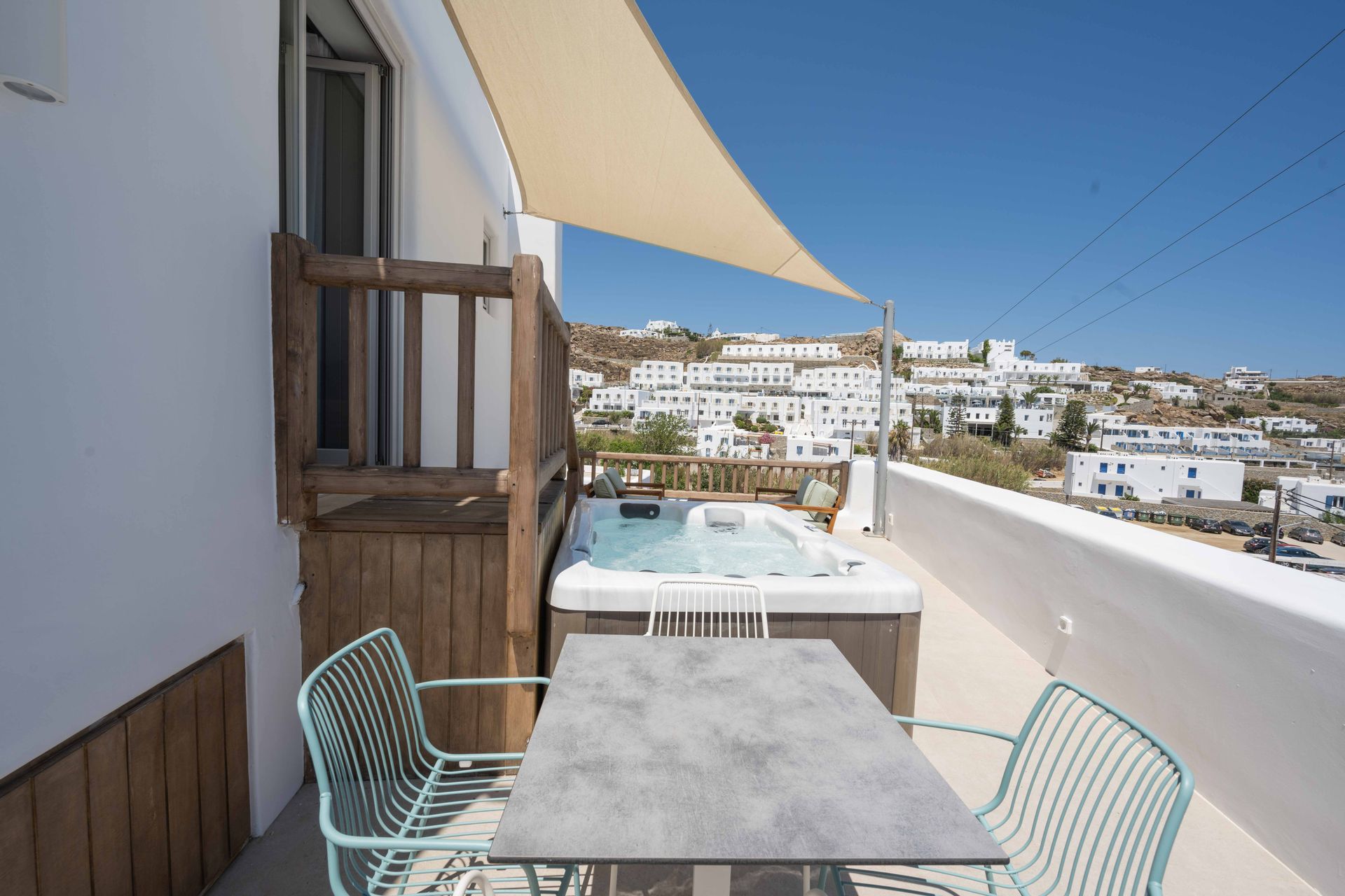 Superior Outdoor Jacuzzi