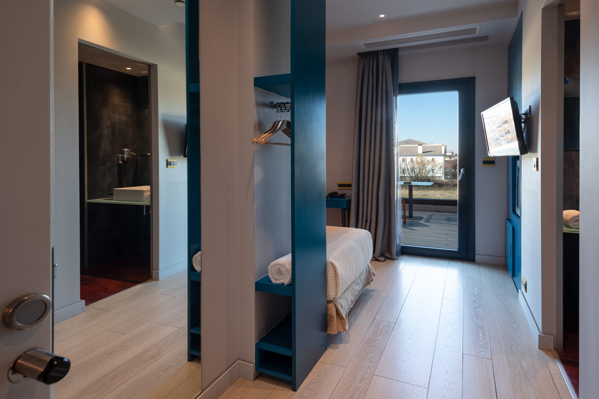 Single Room with Mountain View