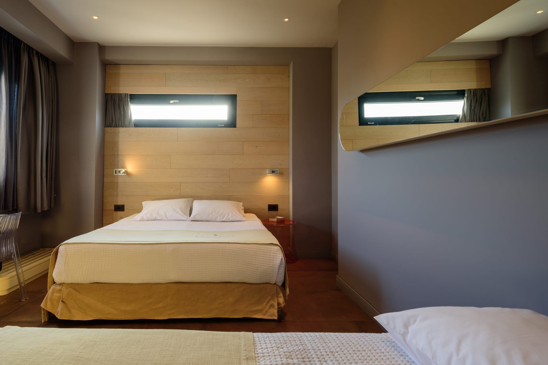 Elegant Triple Room with City View