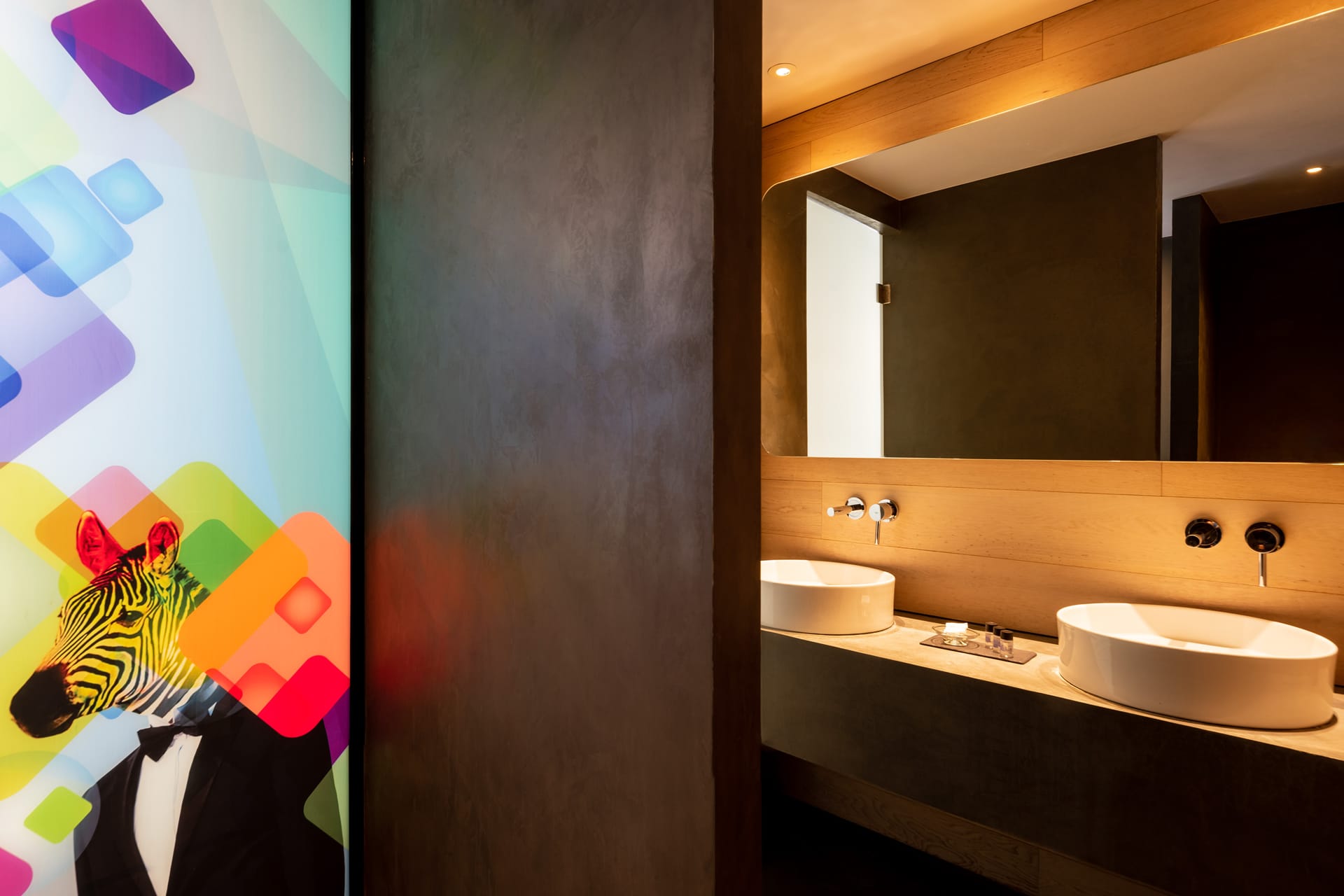 Elegant Triple Room with City View