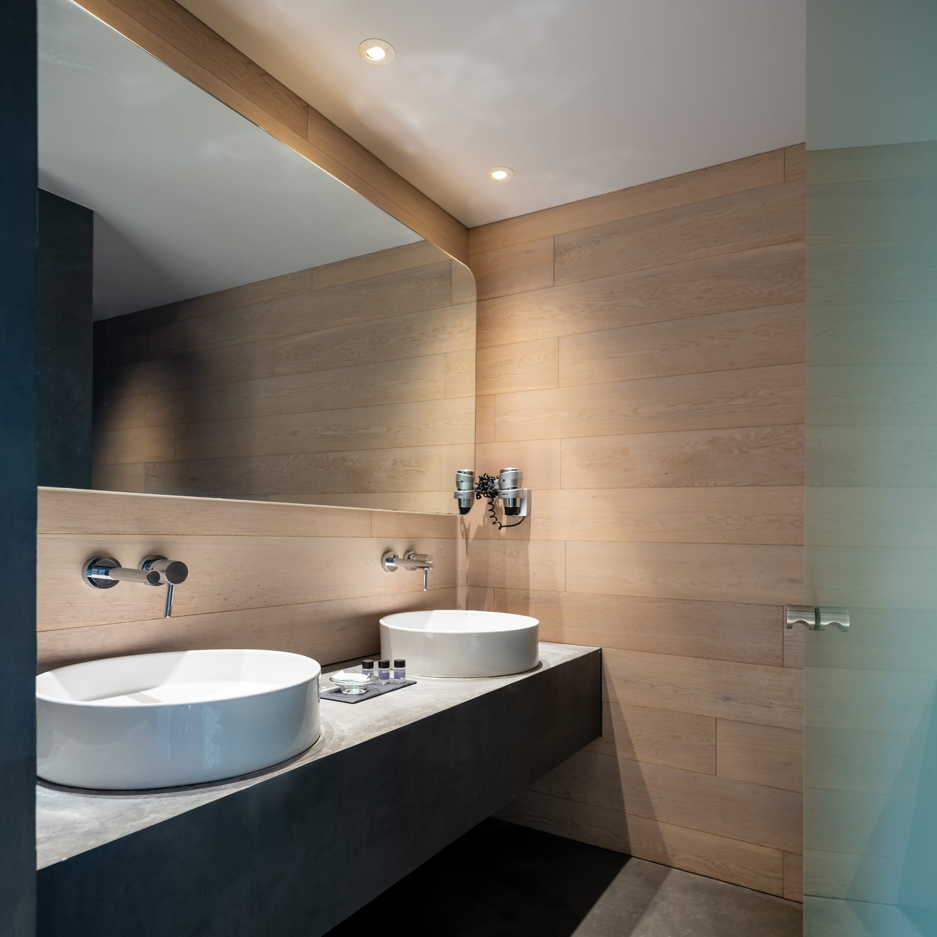 Elegant Triple Room with City View