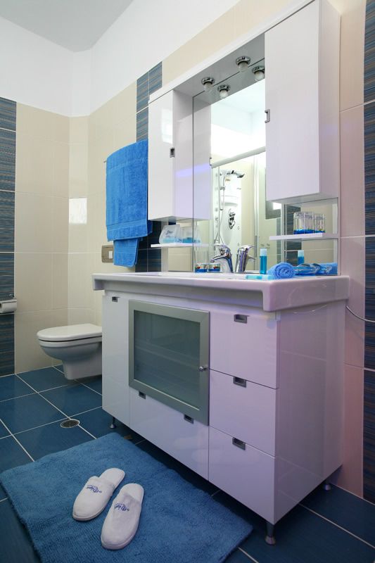 Superior Studio with City &amp; Mountain View