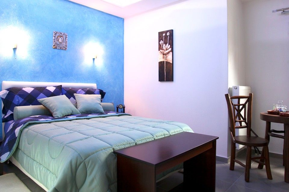 Superior Studio with City &amp; Mountain View