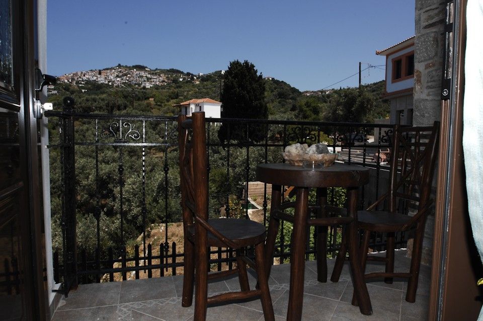 Superior Studio with City &amp; Mountain View