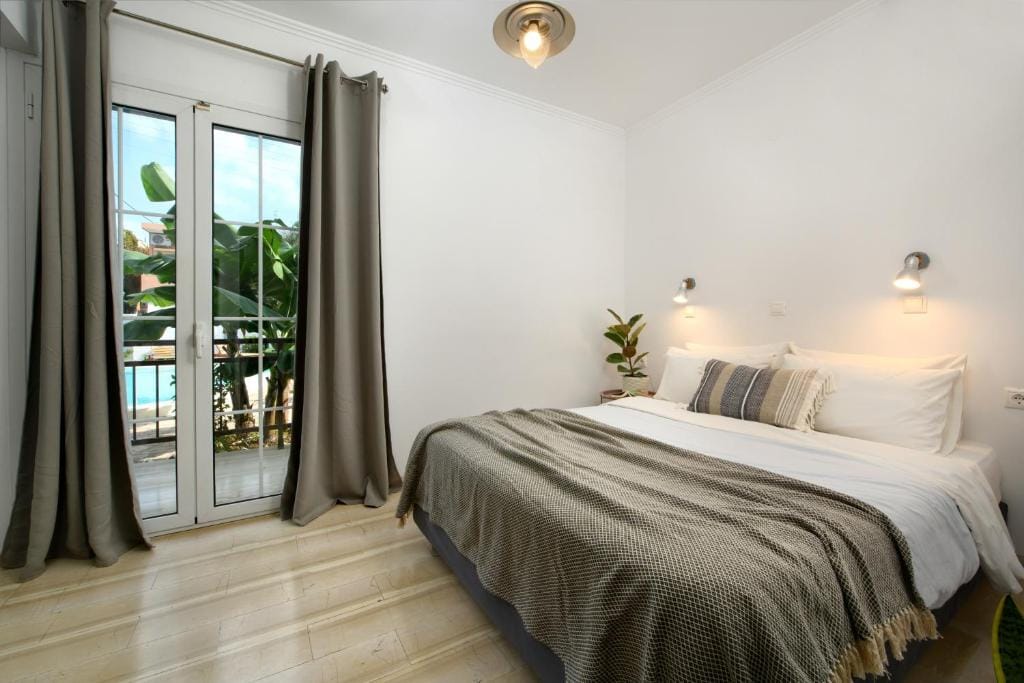 Superior Studio with Pool View