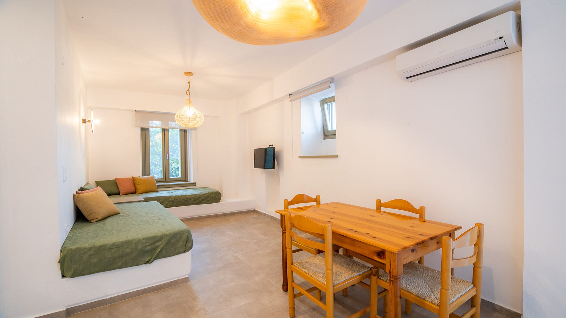 Deluxe Apartment with Balcony