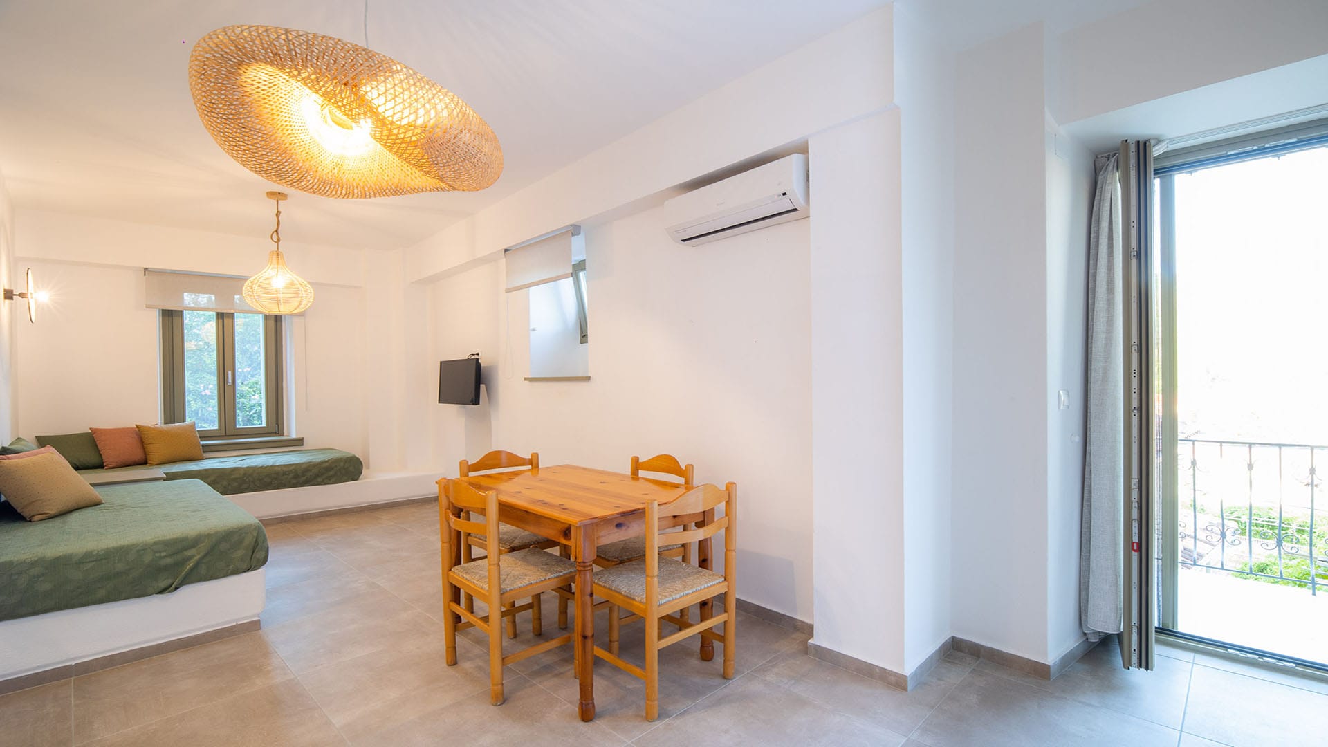 Deluxe Apartment with Balcony