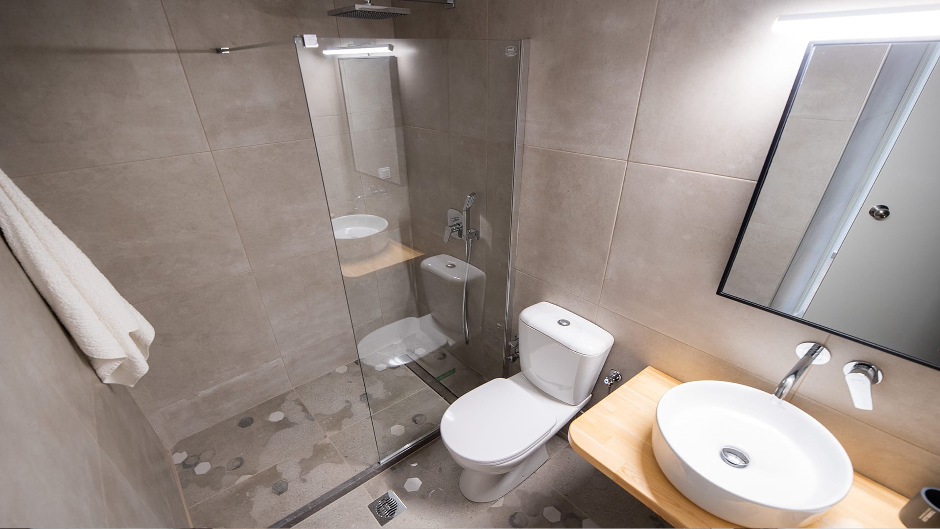 Deluxe Apartment with two Balconies