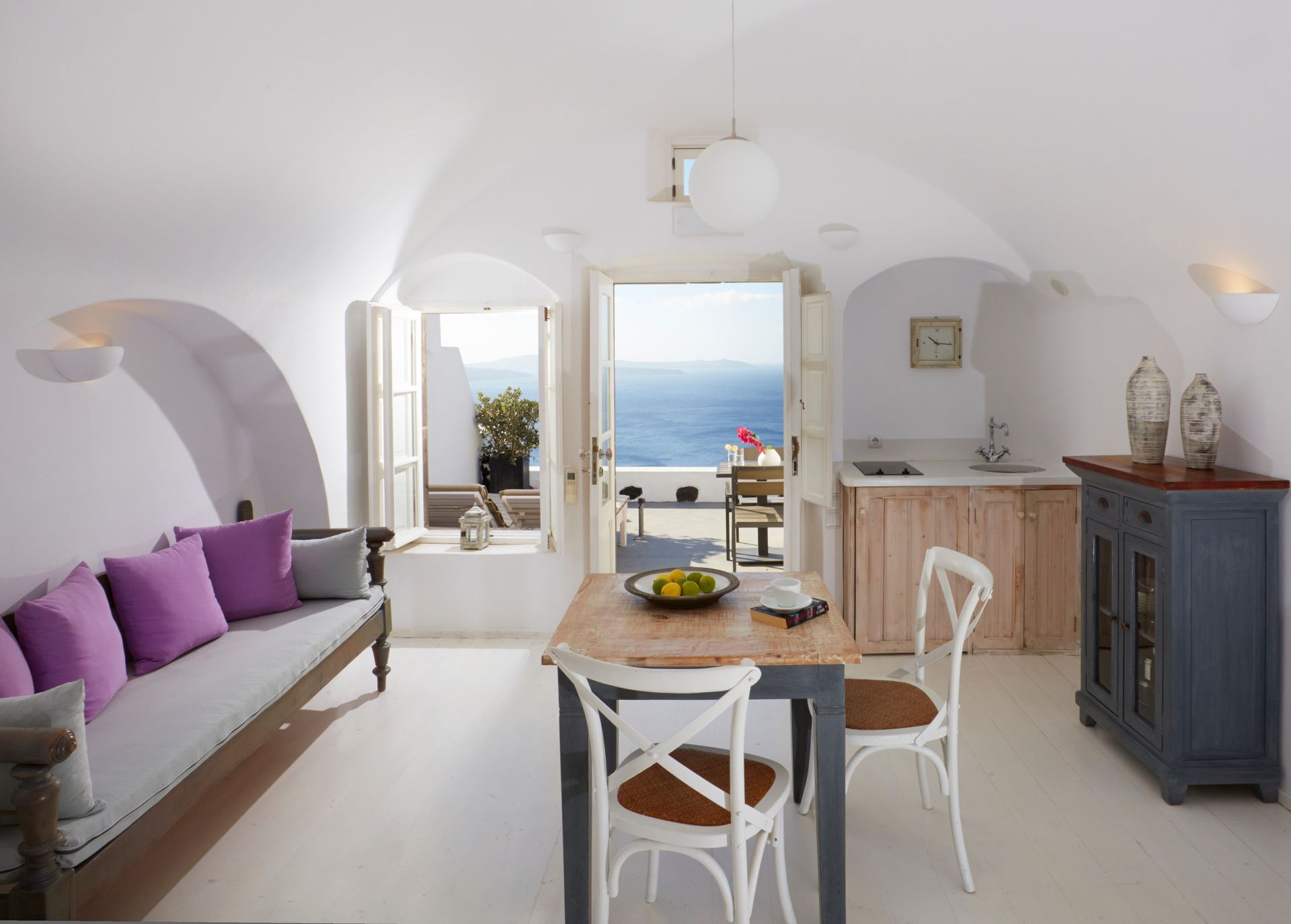 Elegant Suite with outdoor heated Jacuzzi