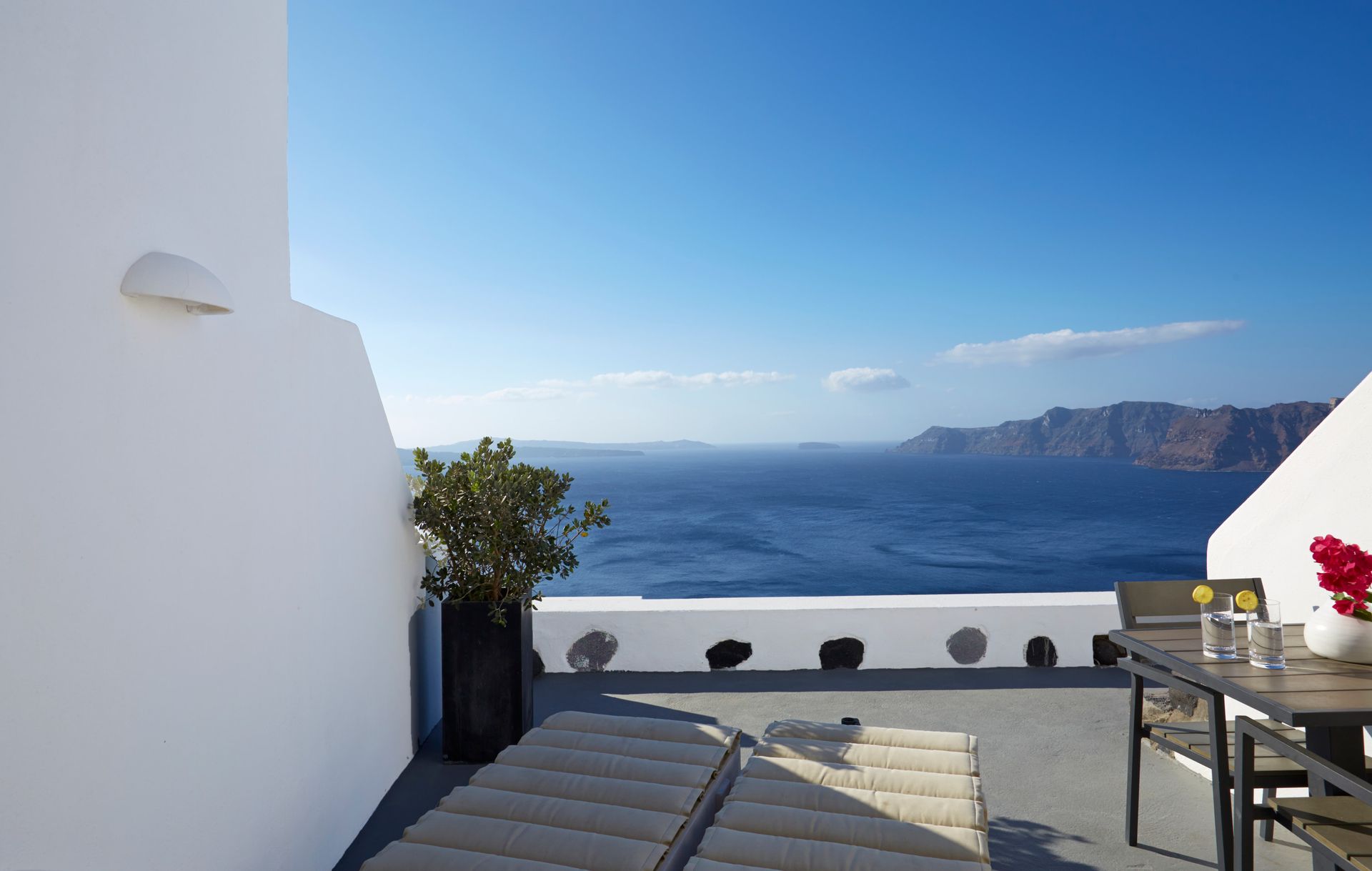 Elegant Suite with outdoor heated Jacuzzi