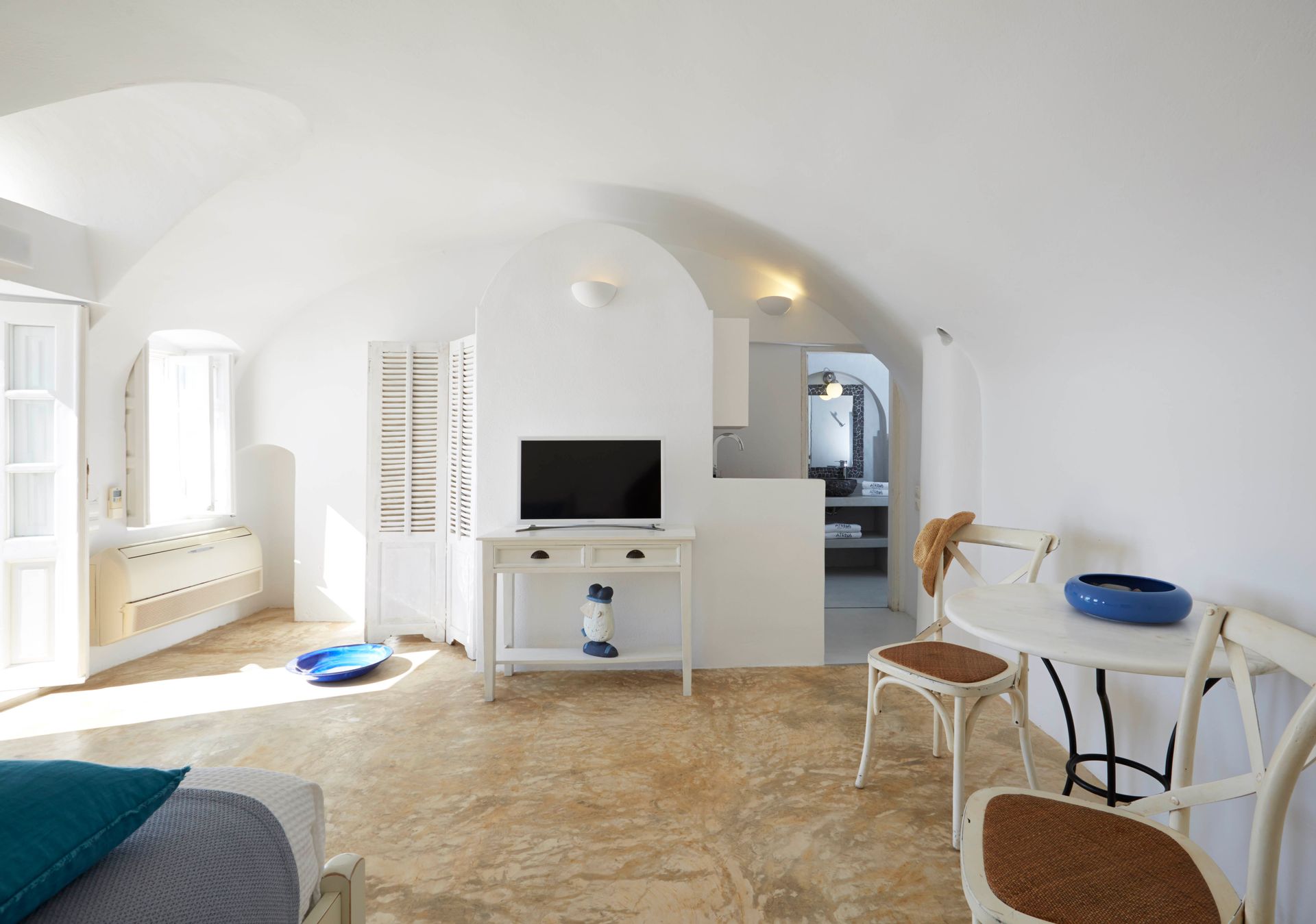 Superior Elegant Suite with indoor heated Jacuzzi