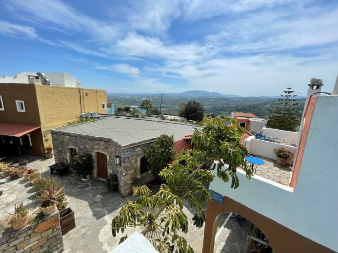 Double room (Double bed or Twins)