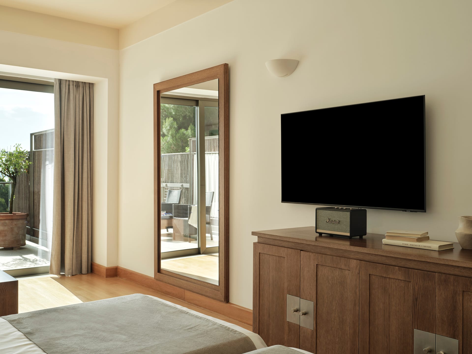 Deluxe One (1) Bedroom Suite Sea View-Main Building