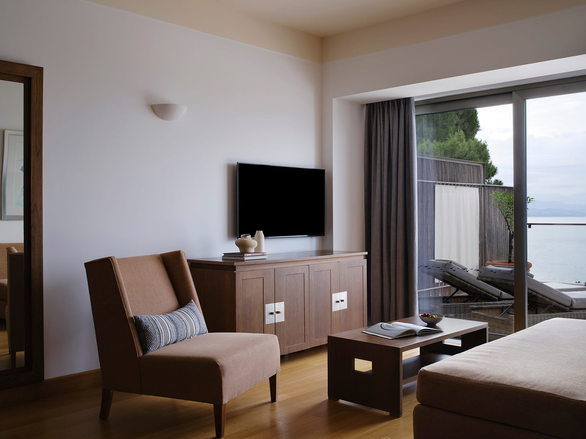 Deluxe One (1) Bedroom Suite Sea View-Main Building