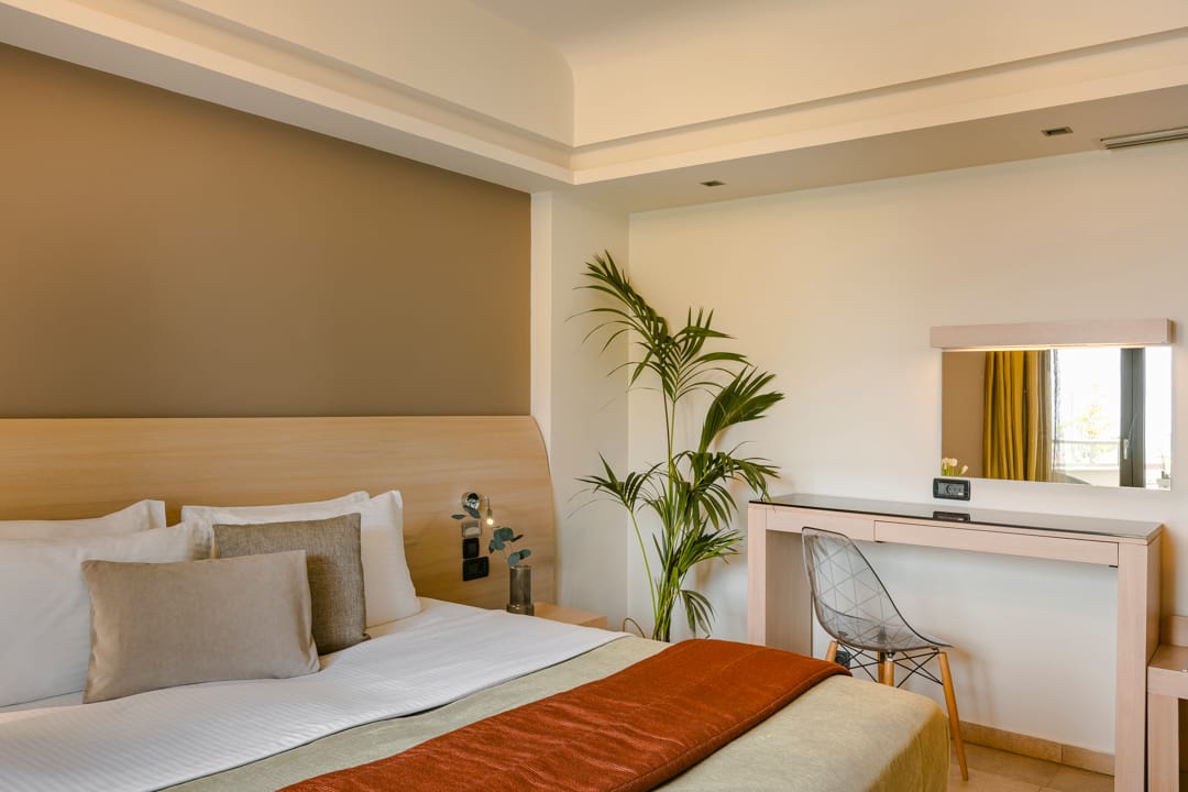 Double or Twin Room with Partial Sea View