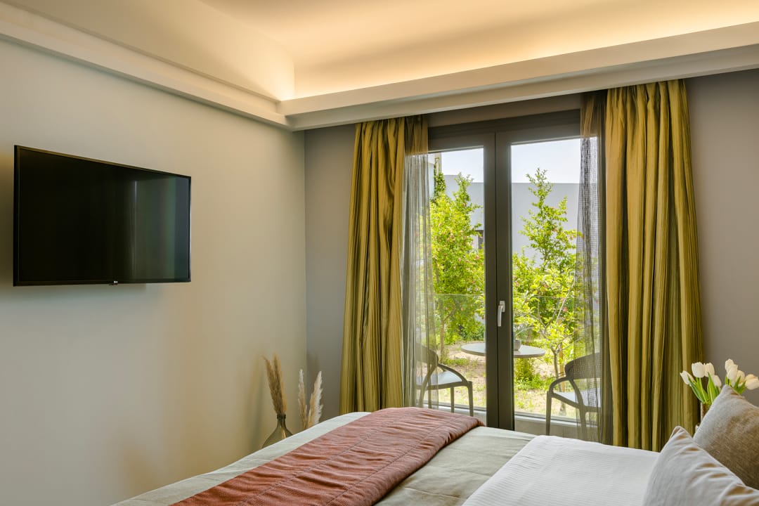 Double or Twin Room with Partial Sea View