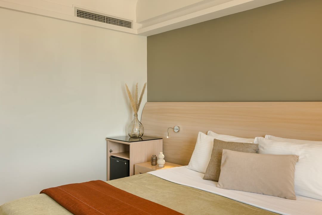 Classic Room Sea Side View