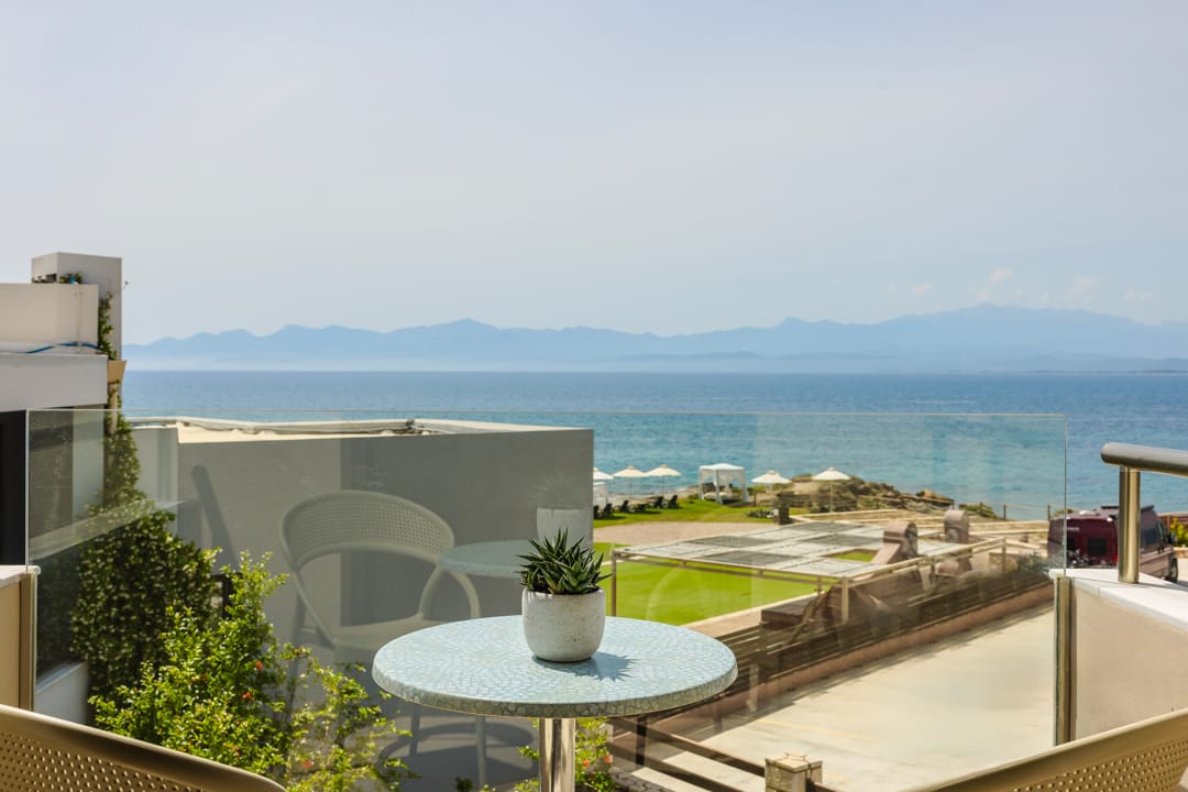 Classic Room Sea Side View