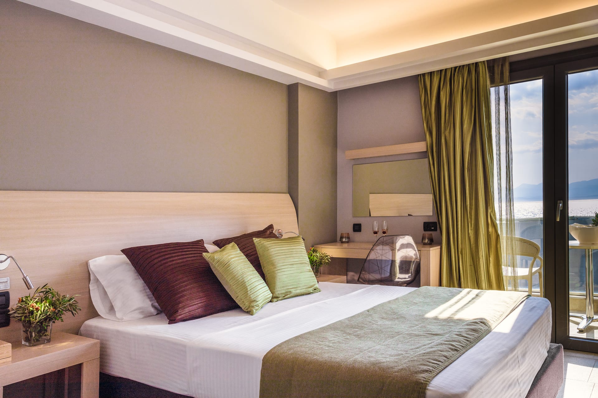 Classic Room Sea Side View