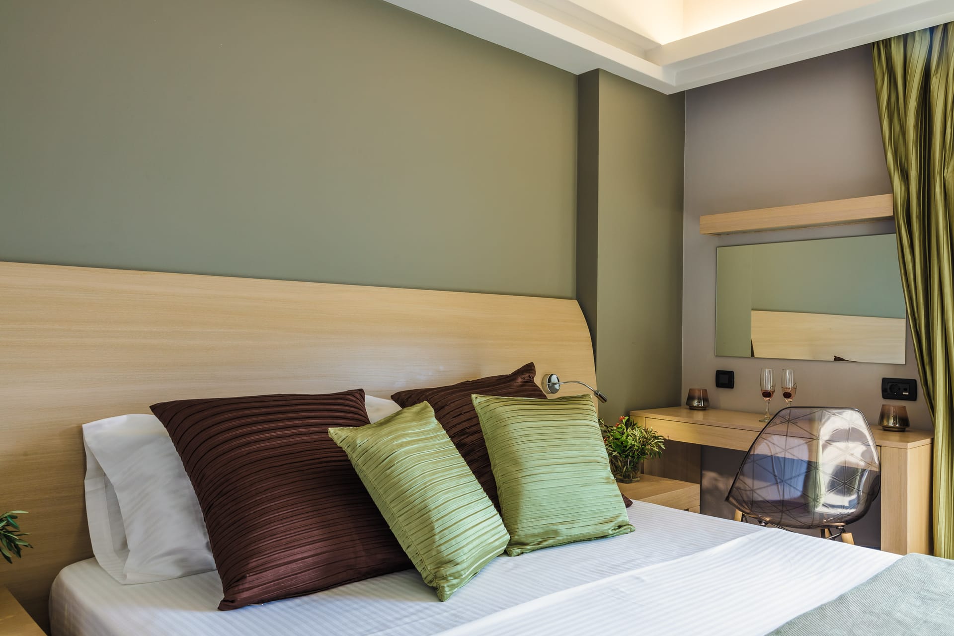 Classic Room Sea Side View