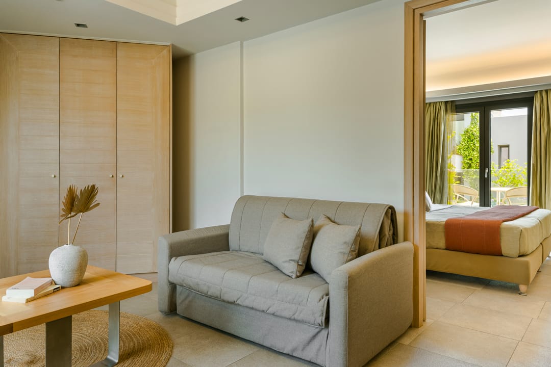 Senior suite with side sea view