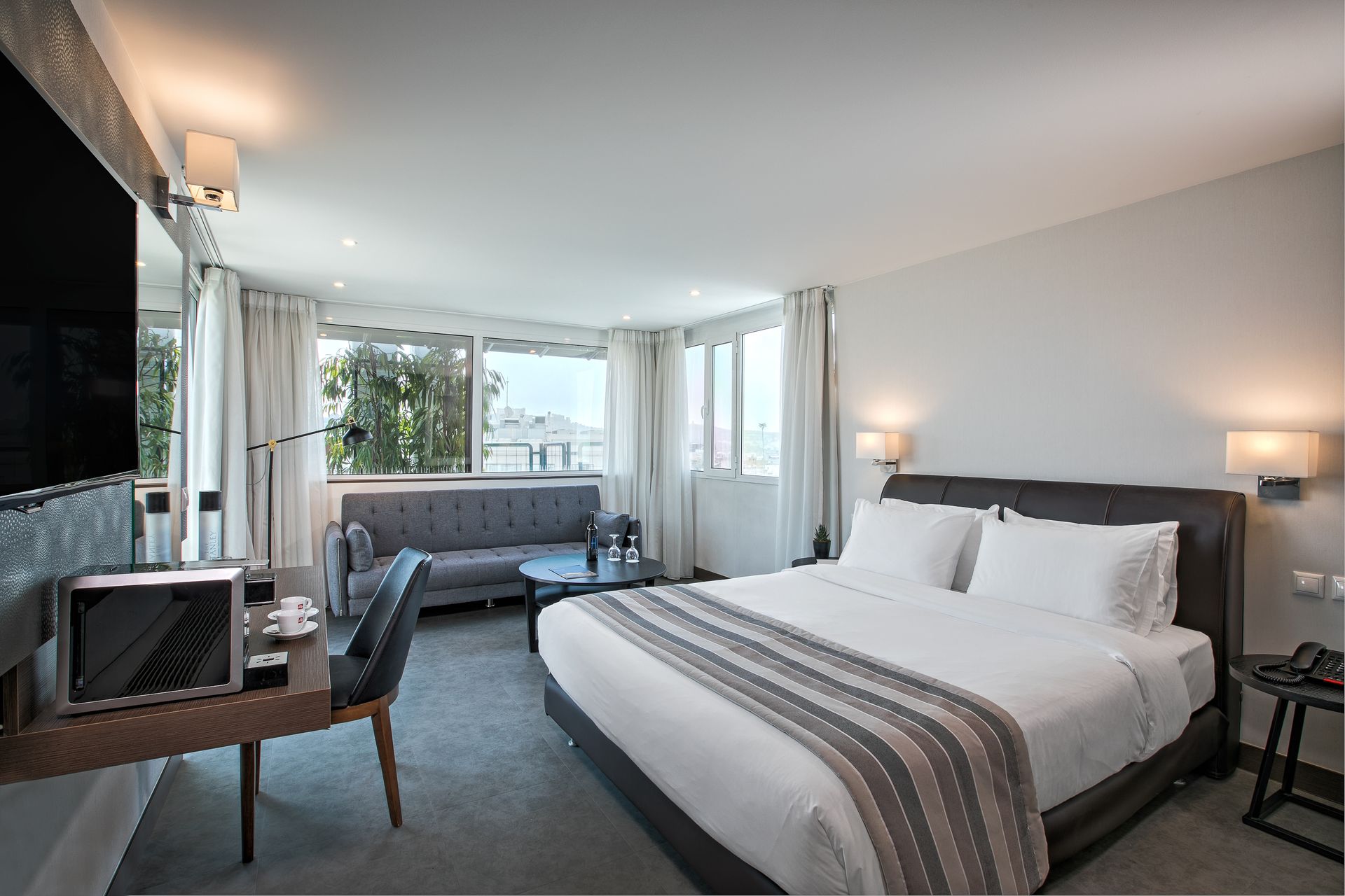 Junior Suite with Executive Lounge Access