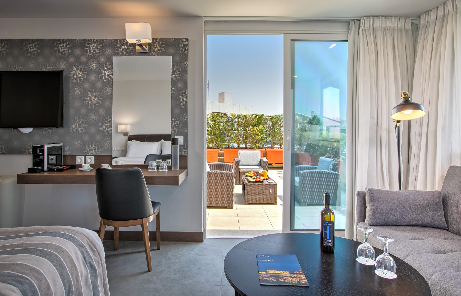 Junior Suite with Executive Lounge Access