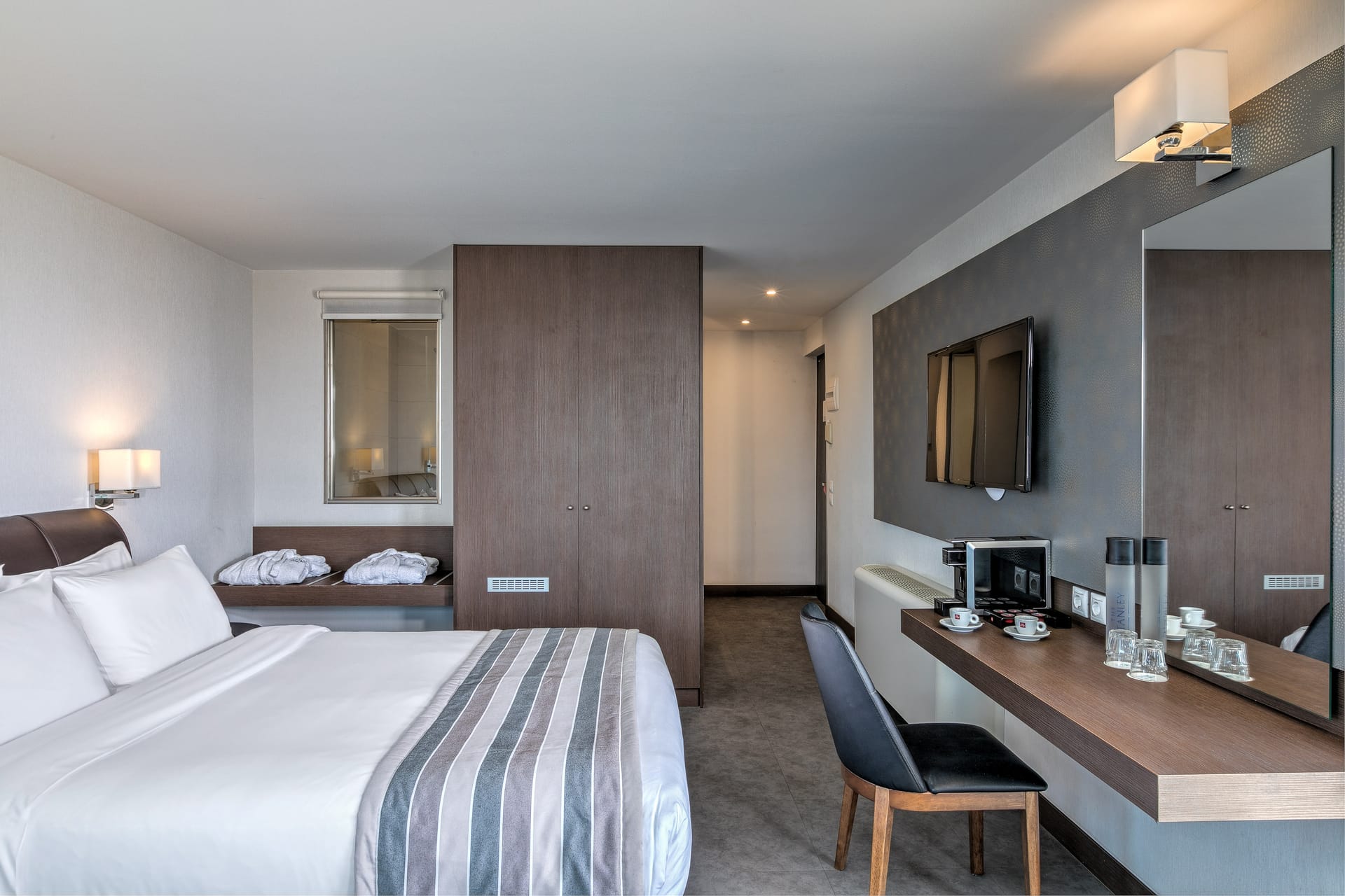 Junior Suite with Executive Lounge Access