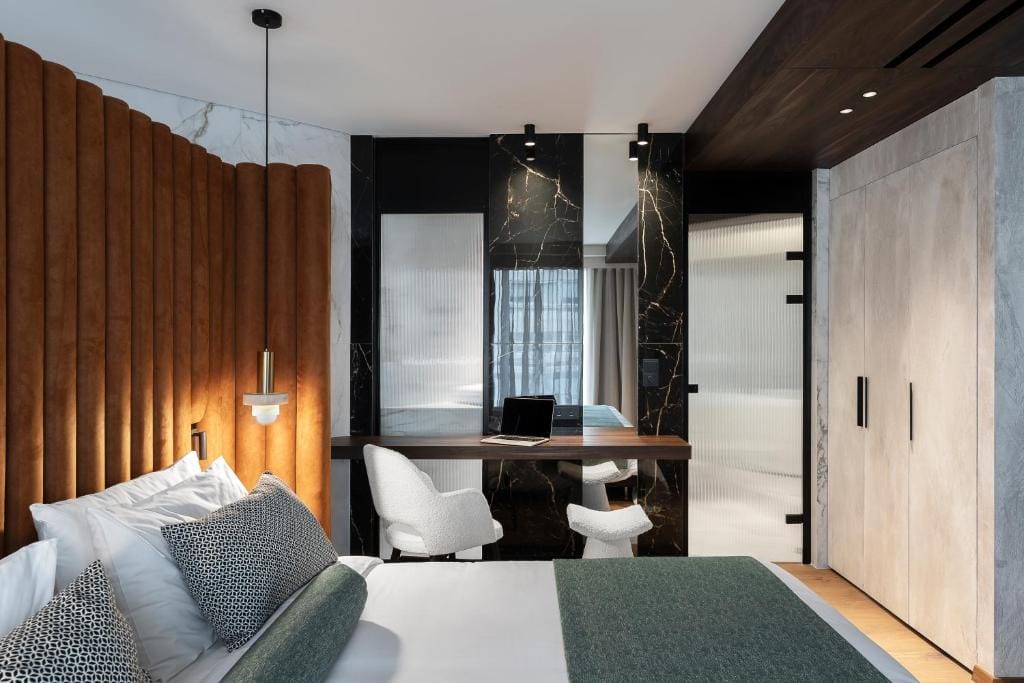 One Bedroom Suite with Jacuzzi and Lounge Access