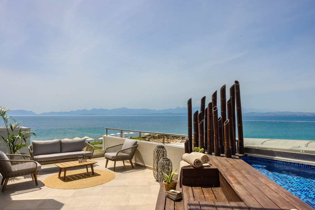 Executive Suite with outdoor jet tub