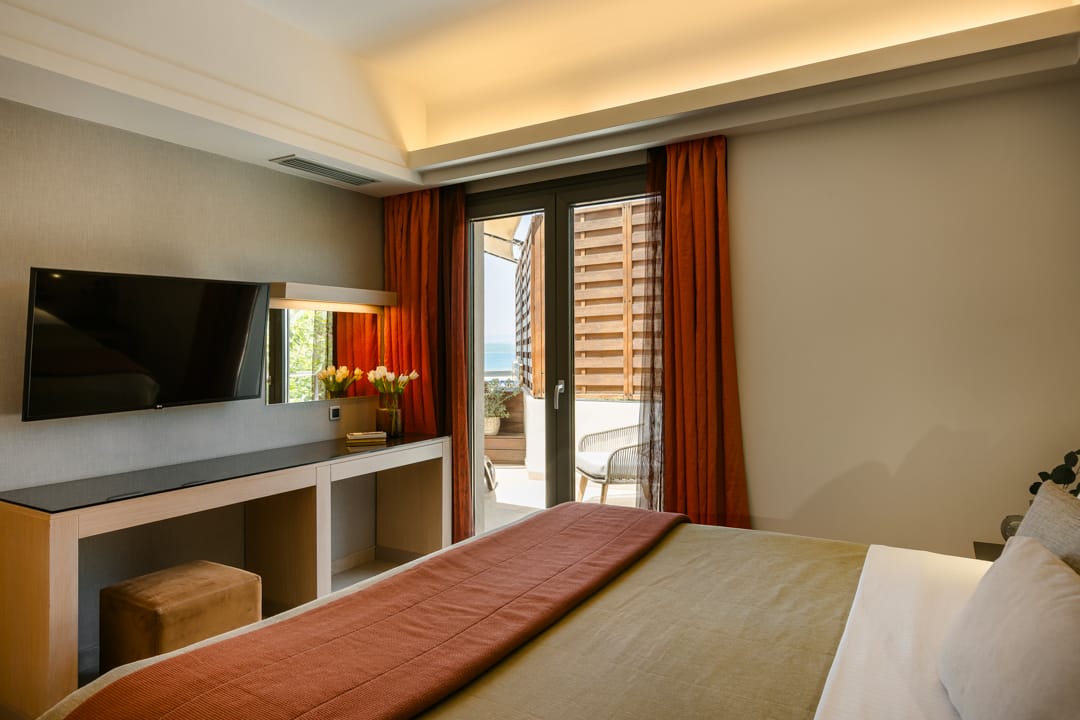 Executive Suite with outdoor jet tub