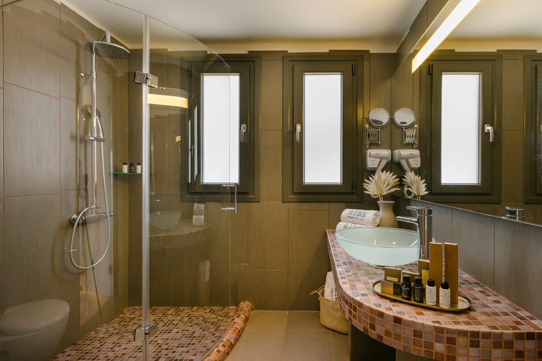 Executive Suite with outdoor jet tub