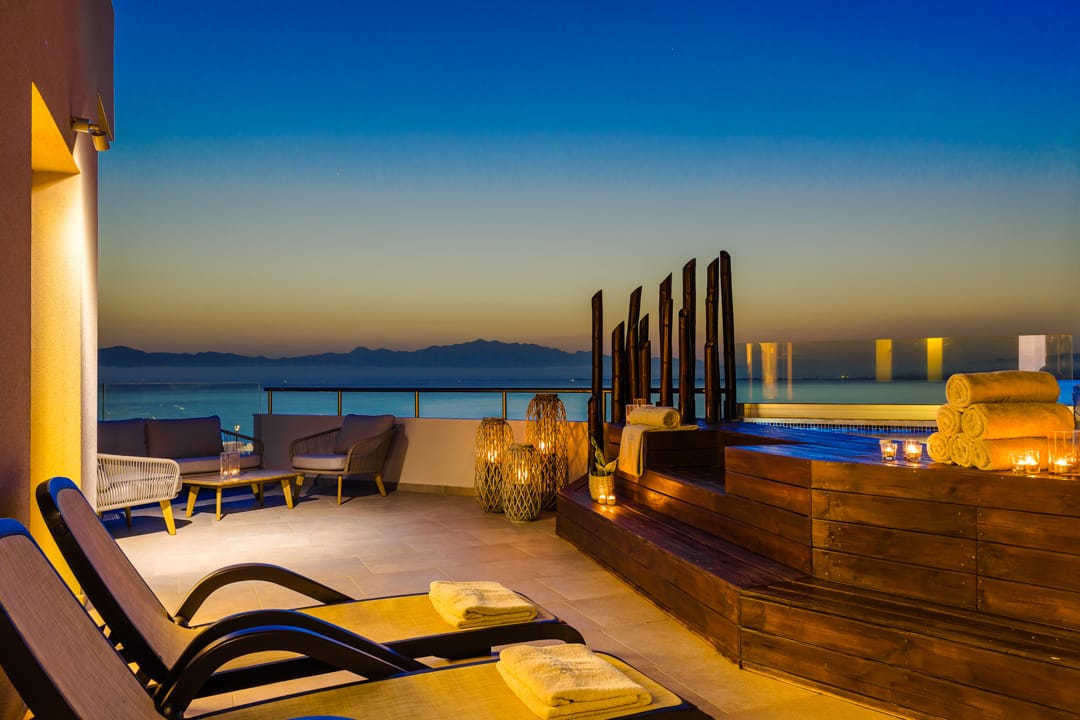 Executive Suite with outdoor jet tub