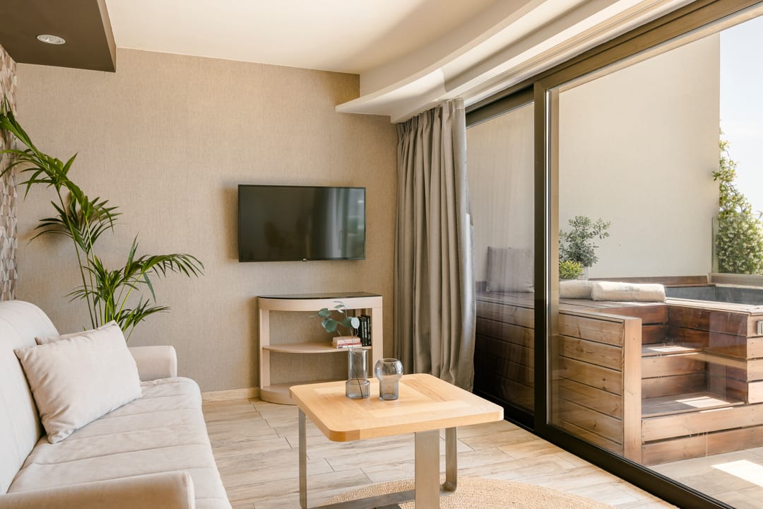 Alas Suite with outdoor jet tub