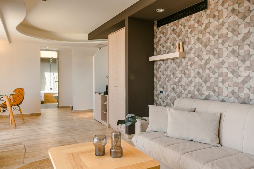 Alas Suite with outdoor jet tub