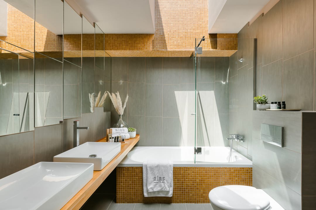 Alas Suite with outdoor jet tub