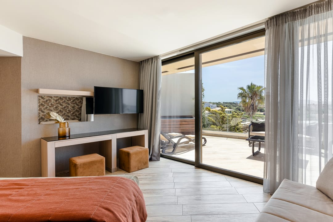 Alas Suite with outdoor jet tub