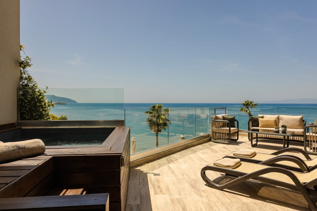 Alas Suite with outdoor jet tub