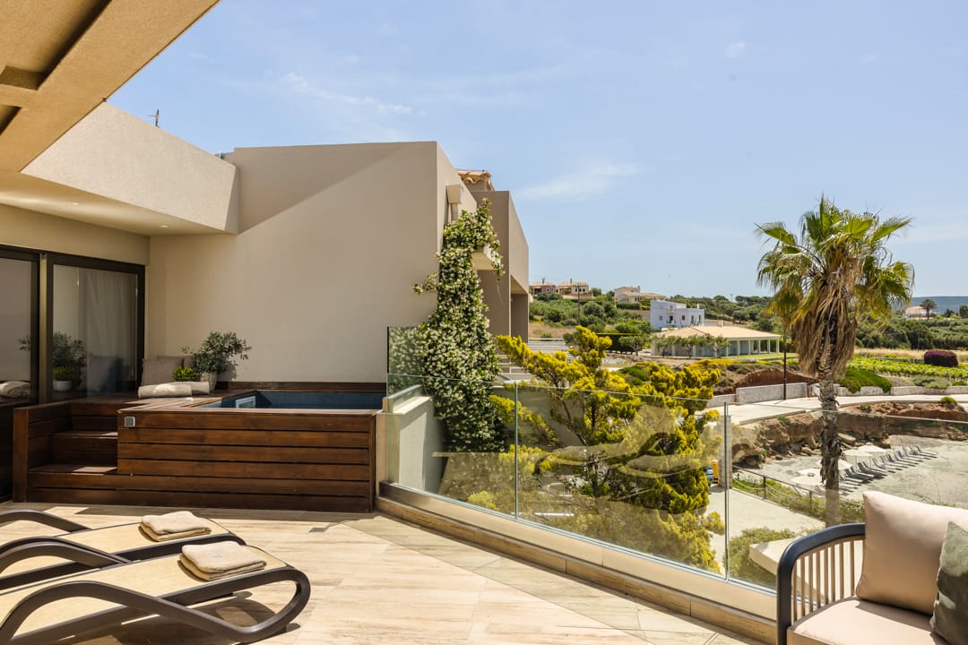 Alas Suite with outdoor jet tub