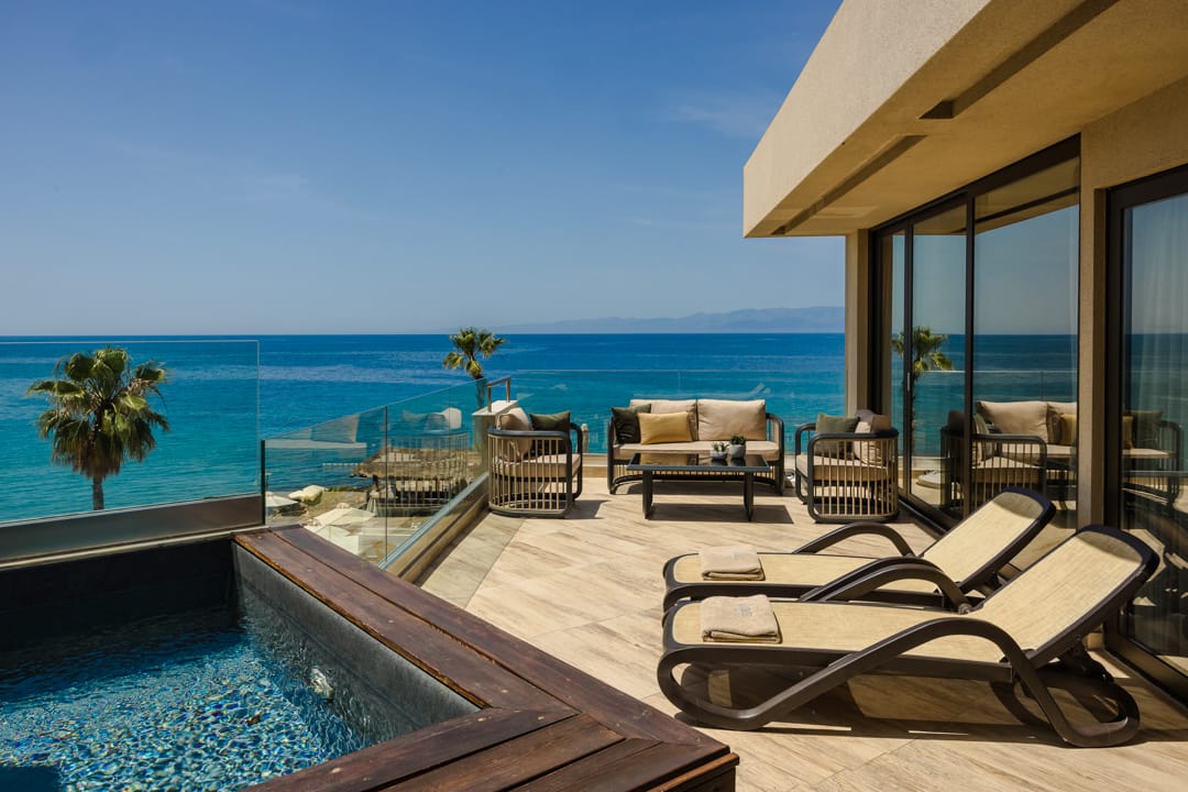 Alas Suite with outdoor jet tub